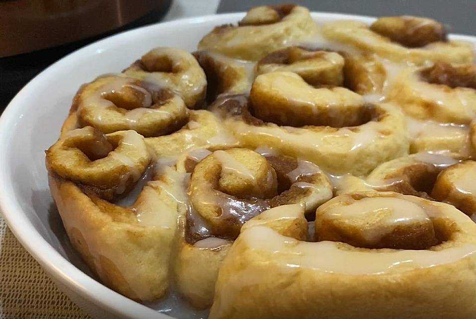 easy cinnamon roll ready to serve