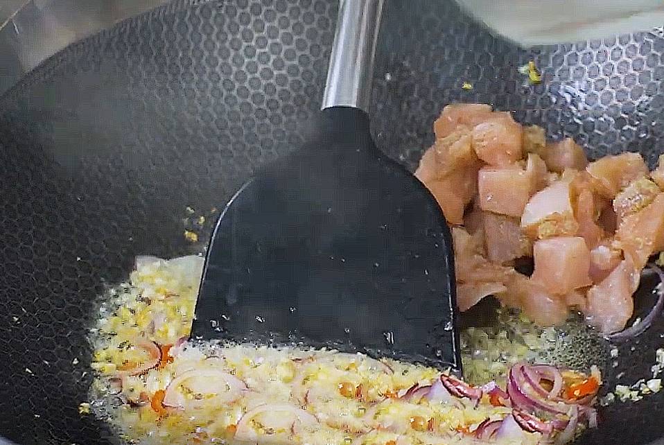 add in the chicken into the wok