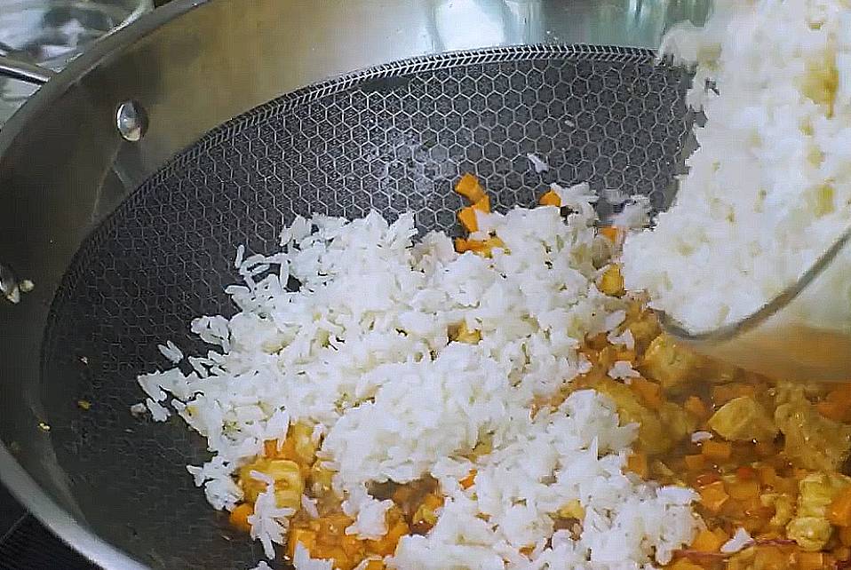 add the carrots and rice and cook together