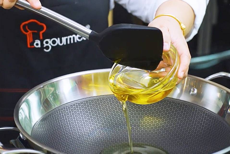 heat up the oil in the galactic honeycomb wok