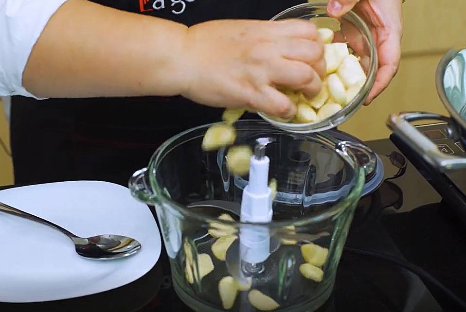 put the garlic into the glass food chopper