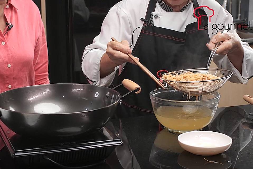 dish out the noodles without breaking it